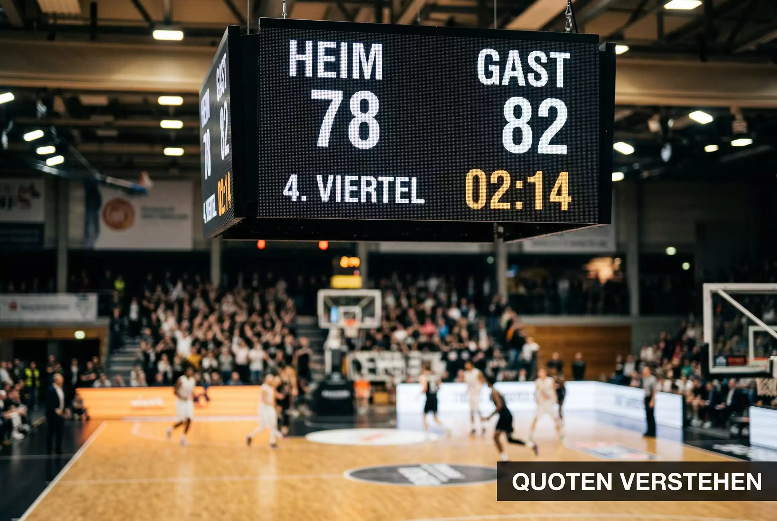 Basketball Quoten erklärt – Nahaufnahme einer Anzeigetafel mit Spielstand in einer Basketball-Halle