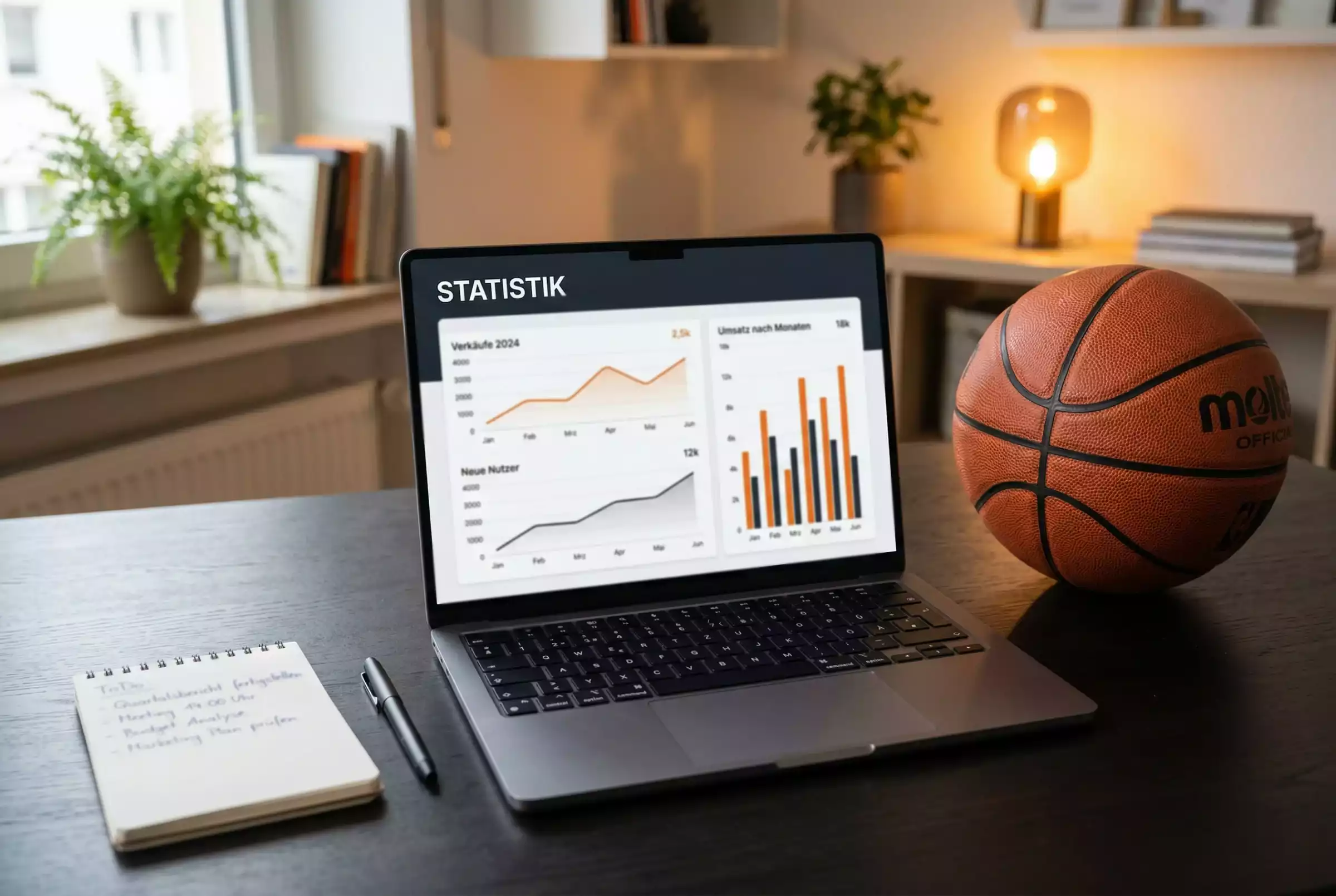 Basketball Statistiken: Nahaufnahme eines Monitors mit Spieler-Statistiken und Leistungsdaten